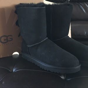 Ugg NWT Black Bailey Bow